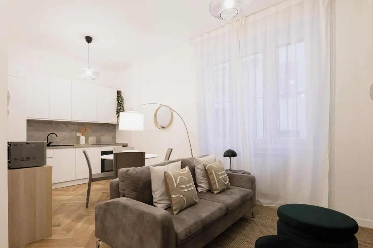 Easylife - Oasi Di Stile A 10Min Dal Duomo Apartment Milan 0*,  Italy